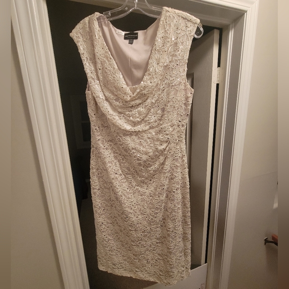 Dress - Picture 2 of 3